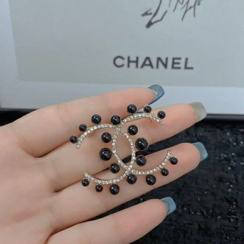 chanel brooches pour femme s_12147052